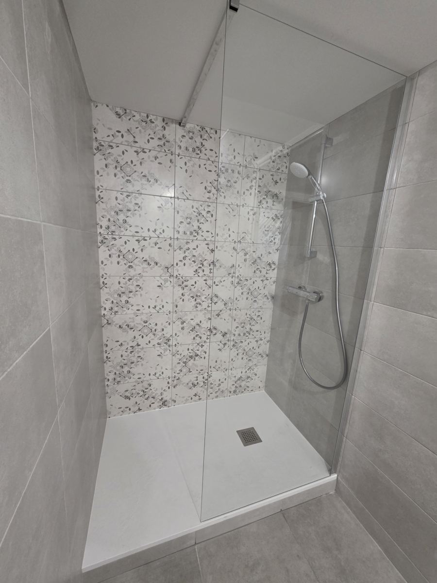 Douche avec receveur blanc et mitigeur thermostatique